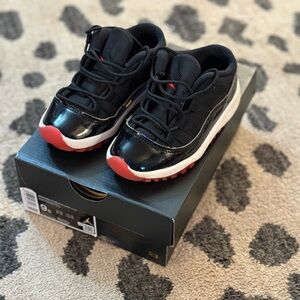 Jordan 11 Retro Low - Size 9c